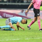 Mauro Quiroga, delantero de Emelec, en el piso se lamenta frente a Atlético Mineiro.