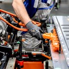 A partir de este 6 de julio todos los vehículos que salgan al mercado en la UE deben llevar caja negra y limitador de velocidad. EFE/EPA/FILIP SINGER