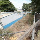 La escuela Shyri Cacha, en la 26 y la K, ha sido desmantelada por indigentes y maleantes que ingresan al local a través de unos orificios que han hecho en las paredes.