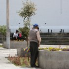 Reguero. A plena luz del día, ciudadanos orinan en cualquier punto. Las jardineras son las más demandadas.