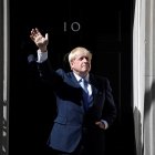 Primer ministro británico, Boris Johnson, delante del número 10 de Downing Street.