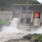 Las centrales Agoyán y San Francisco se ubican en la ciudad de Baños de Agua Santa, aprovechan las aguas del río Pastaza y funcionan en cascada para dotar de 368 MW de energía.