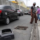 Ubicación. Uno de los hoyos está a la entrada de la calle Séptima de Mapsingue Este.