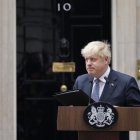 Primer ministro británico, Boris Johnson, anunciando su dimisión.