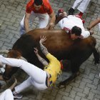 Imagen del peligroso encierro de los Sanfermines de hoy lunes.