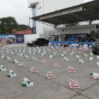 Elementos. Se decomisaron un total de 100.000 cigarrillos asiáticos.