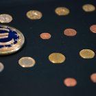 Vista de diferentes monedas de euro en un exposición en el Museo de la Moneda de París