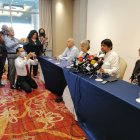 Segundo Solano, presidente de la Asociación de Productores de Banano de El Oro habla en rueda de prensa de que aún no se soluciona la crisis en el sector.