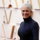 Jamie Lee Curtis mientras posa en la 94ª ceremonia anual de los Premios de la Academia en el Dolby Theatre de Hollywood
