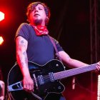 Nicolás Chang, guitarrista y fundador de Maki Navaja, dice que su agrupación se empeña en lograr un sonido retro que sea a la vez contemporáneo, con la energía que refleja en sus presentaciones.