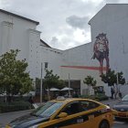 Obra. Se levanta en la Plaza de los Capellanes, en García Moreno y Mejía.