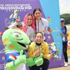 Doménica Azuero (i) y Doménica Mora (d) fueron plata y bronce en los Juegos Bolivarianos, superadas solo por la campeona olímpica, Mariana Pajón (c).