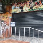 Este sábado en el sitio se observan sellos de clausura.