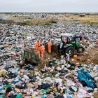 La comunidad reclama vivir entre tanto agente contaminante.