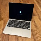 Vista del nuevo MacBook Air de Apple, que viene con el chip M2 integrado, tiene un grosor de 11,3 milímetros y un peso de 2,7 libras (1,24 kilos) y tendrá un precio a partir de 1.199 dólares (1.519 euros en España), el 12 de julio de 2022 en Washington (EE.UU).