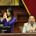 Marcela Holguín saluda al pleno luego de su posesión como primera vicepresidenta.