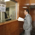 El ministro Vera acudió a la Asamblea Nacional para ingresar su oficio de respuesta a la Comisión de Fiscalización.