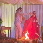 Juan Carlos Váscones y Cynthia Viteri renovaron sus votos a lo Vivaha samskara, una ceremonia que se distingue por la purificación marital.