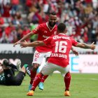 Jordan Sierra, volante ecuatoriano del Toluca, celebra su gol ante el Santos Laguna.