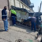 Hechos. Al pie del mercado, se habían levantado algunas estructuras.