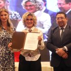 En la jornada se condecoró a la alcaldesa de la ciudad Cynthia Viteri por su "trabajo y aporte a la ciudad".