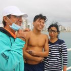 Tommy Guevara, múltiple campeón nacional en aguas abiertas, junto a sus padres, César Guevara y Marcia Mosquera, quienes lo acompañan en todas sus competencias.