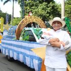 Festividad. Familias enteras asistieron al desfile a ver a sus parientes que participaron en él, o para disfrutar del mismo después de dos años de pausa.