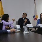 Autoridades del sistema de educación superior en rueda de prensa en Quito este martes 26 de julio.