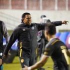 César Farías, entrenador de Aucas, lo tiene puntero en LigaPro y clasificado a los cuartos de final de la LigaPro.