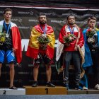 Juan Carlos con la bandera de España en el primer lugar de peso pluma IMMAF.