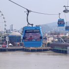 Realidad. Las cabinas circulan con una o dos personas, o a veces no va simplemente nadie en ellas, sobre el río.