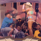 Desde Bélgica, quienes estaban en la transmisión en vivo del festival pudieron observar la pedida de mano