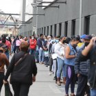 Filas a espera de atención en el Hospital IESS Quito Sur.