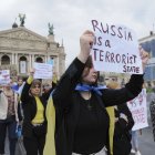 Pedido. Familiares de los defensores de Azovstal se manifiestan para salvar a los defensores de Azovstal que fueron capturados este domingo.