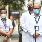 Los especialistas durante el informe médico, la mañana de este 2 de agosto.
