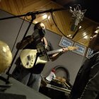 Mauricio Altamirano durante la grabación del tema.