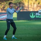 Javier Burrai, arquero de Barcelona, se alista para lo que será el duelo ante el Ponchito.