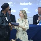 Ronaldinho Gaucho en su visita a la capital.