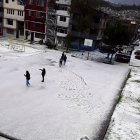 Capa. Casi de ocho centímetros fue el alto del granizo acumulado en veredas y calles de barrios del sur de Quito