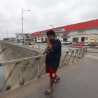 1.Malos olores. Las personas que pasan cerca de las zanjas deben taparse la nariz o usar mascarilla para evitar percibir estos malos olores. En ocasiones dejan de comer por el hedor que se percibe en las Orquídeas.