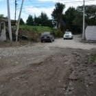 A medias. Una de las vías que fue asfaltada en el período del presidente de la Junta Parroquial de Guayllabamba es la que pasa por el frente de su casa.