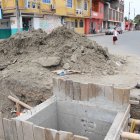 Una de las obras que quedaron inconclusas desde hace meses, en una de las avenidas del sector.