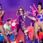 La cantante brasileña Anitta (c)