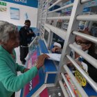 Proceso de entrega y surtido de recetas médicas dentro del Plan MEDICINA CERCA, que promueve el gobierno, a traves de una red de farmacias privadas. Estuvimos en el Hospital de Monte Sinaí Agencia (ag-extra)