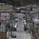 Desorden. Desde lo alto se puede observar el mal estado del cableado.