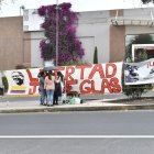 Plantón. Los simpatizantes del exvicepresidente Jorge Glas hicieron guardia en los exteriores de la cárcel 4.