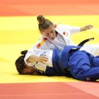 Laura durante la disputa de la división de los  -48 kg ante la española Antona Gómez.