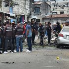 Elementos de la Policía Judicial recaban indicios de la explosión en el Cristo del Consuelo.