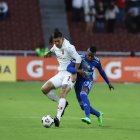 Bryan Carabalí tuvo un fuerte mano a mano con Zaid Romero en el duelo por LigaPro.