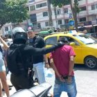 El individuo fue llevado por la Policía hasta la Fiscalía de Flagrancia, junto con la víctima que presentaría la denuncia.